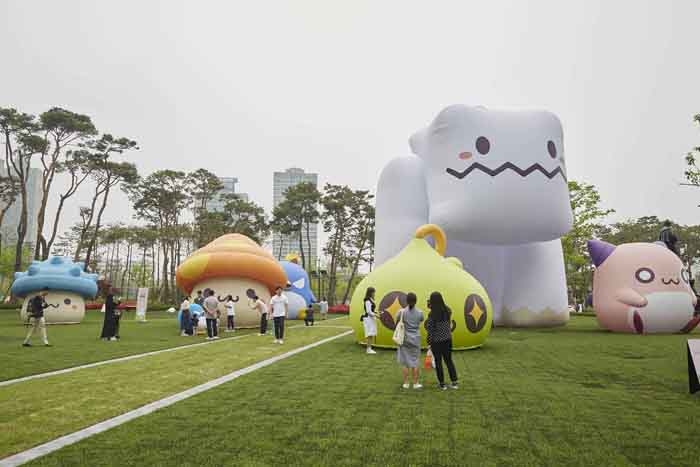 [넥슨] 잠실 롯데월드몰 잔디광장에 메이플스토리 아트벌룬 전시 : - 헝그리앱 [넥슨] 잠실 롯데월드몰 잔디광장에 메이플스토리 아트벌룬 전시... 