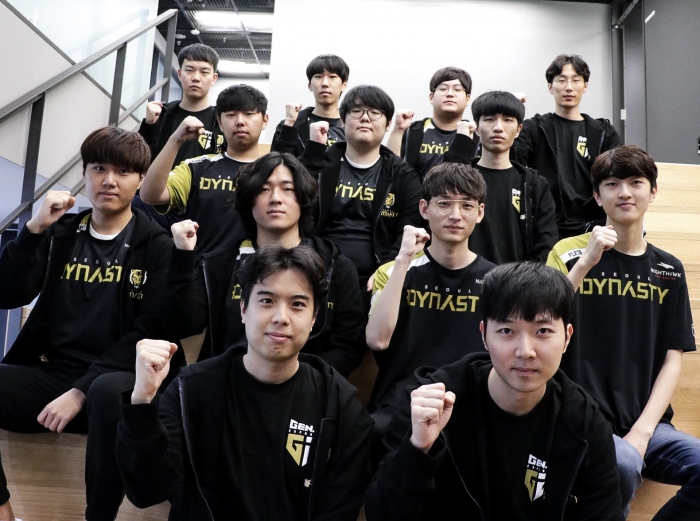 [사진자료] 서울 다이너스티 팀과 코치진.jpg